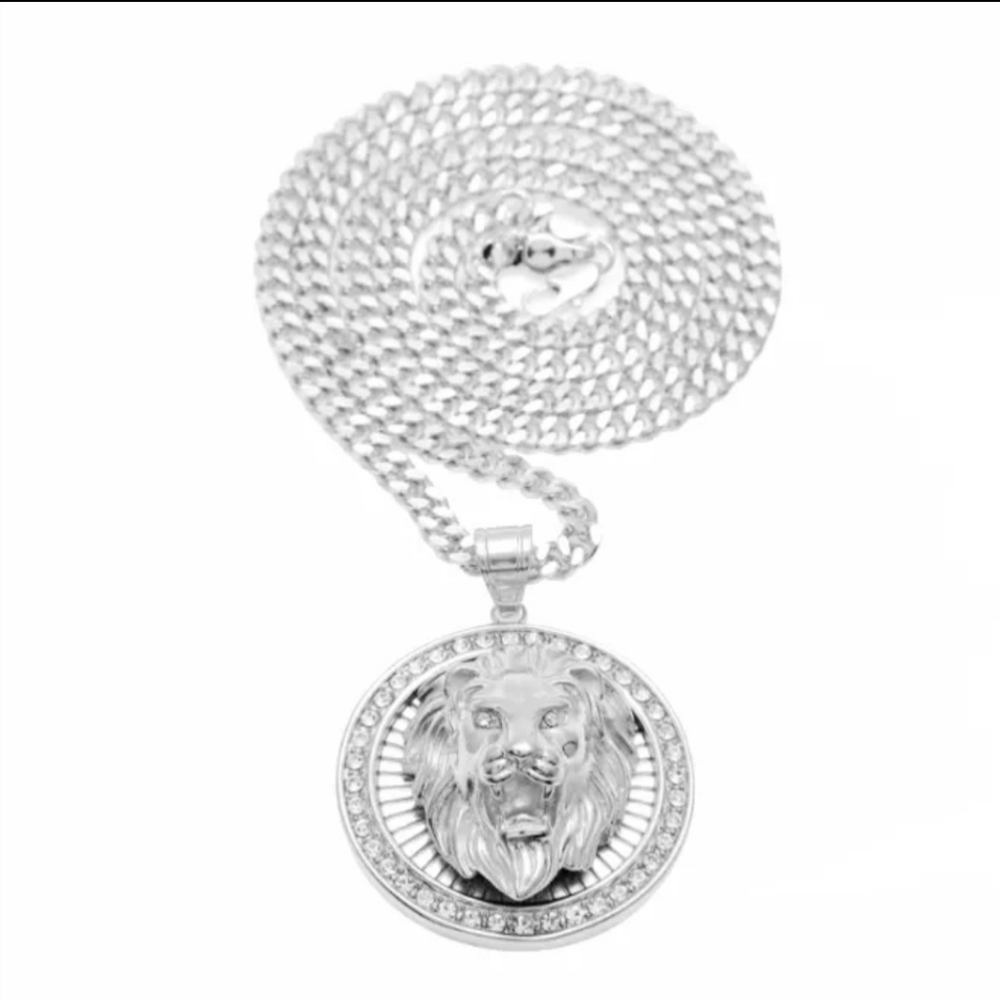 lion chain and pendant